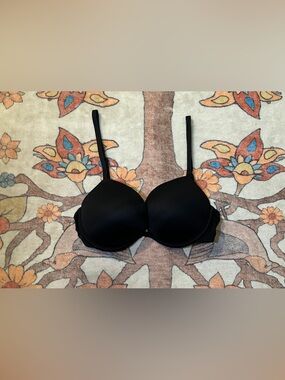Victoria's Secret Black Molded T-Shirt Bra
